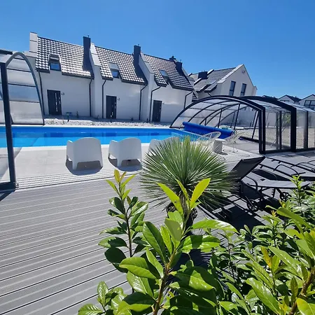 3 Corki Apartment *
