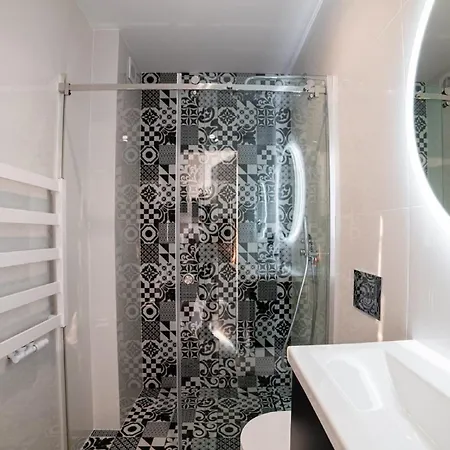 3 Corki Apartment *