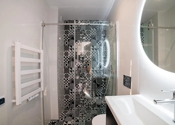 3 Corki Apartment *